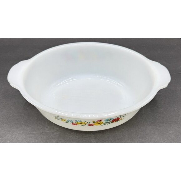 Anchor Hocking Fire King Milk Glass Casserole Dish 1.5 QT #467 Spring Wreath VTG - Picture 2 of 7